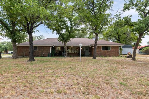 214 De La Cruz St, Weatherford, TX, 76085-2740 | Card Image