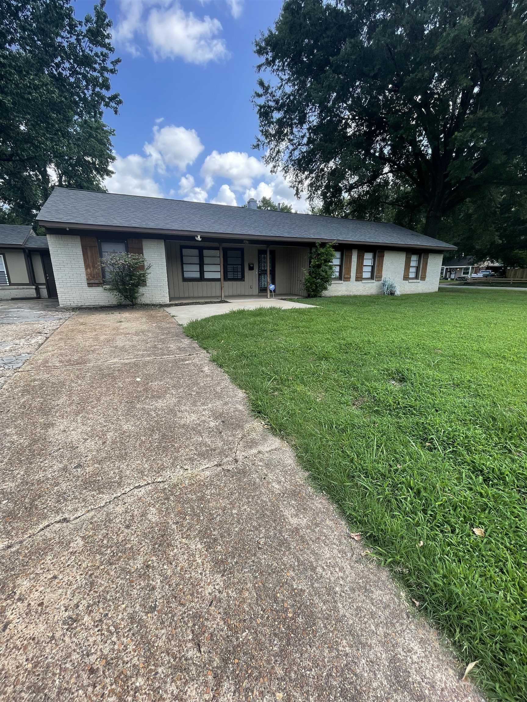 Quince Rd, Memphis, TN 38117
