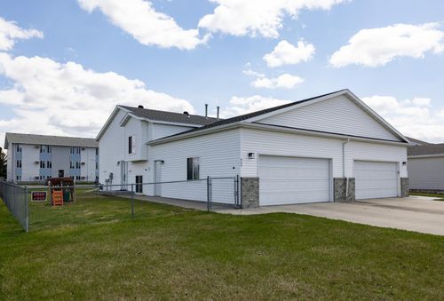 905 11th Street W, West Fargo, ND, 58078 | Card Image