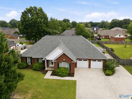 521 Katina Ln Sw, Hartselle, AL, 35640-3877 | Card Image