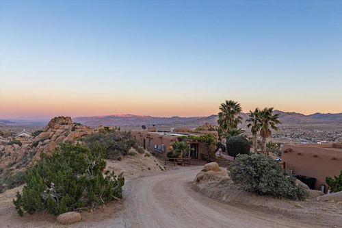57581 Buena Suerte Rd, Yucca Valley, CA, 92284-2202 | Card Image