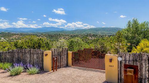 1067 Bishops Lodge Rd, Santa Fe, NM, 87501-1061 | Card Image