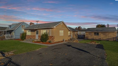 494 S 38th Ave, West Richland, WA, 99353-5166 | Card Image