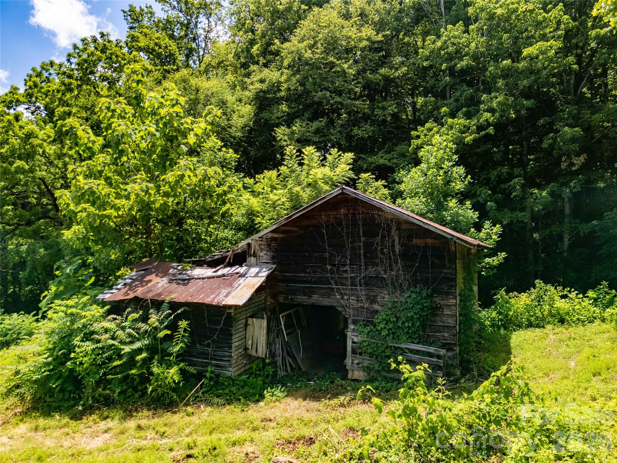 Land in Sylva 2