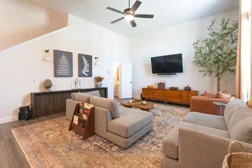 532 E 2nd St, Irving, TX, 75060-3024 | Card Image