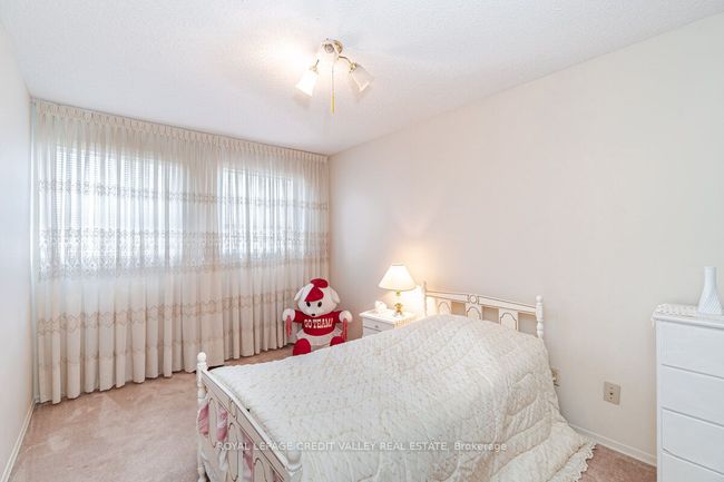 10 Polygon Crt, House other with 4 bedrooms, 3 bathrooms and 4 parking in Brampton ON | Image 24
