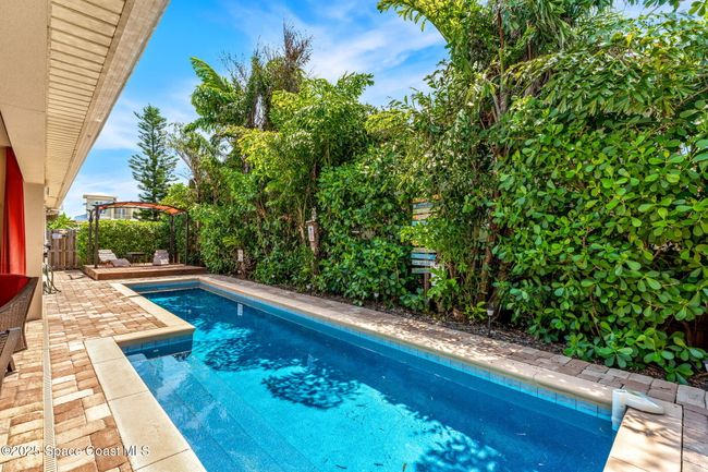 Sparkling salt water pool | Image 31