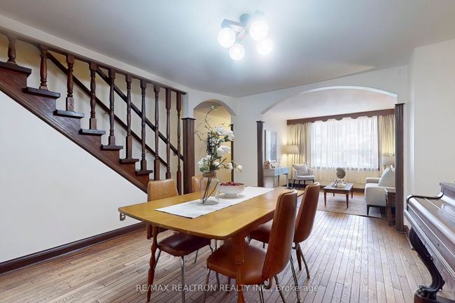 140 Lisgar St, House attached with 3 bedrooms, 2 bathrooms and null parking in Toronto ON | Image 8