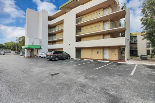 apt-304-8840 Fontainebleau Blvd, Miami, FL, 33172-4463 | Card Image