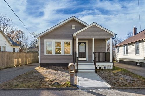 447 Harrington Ave, Warwick, RI, 02888-2453 | Card Image