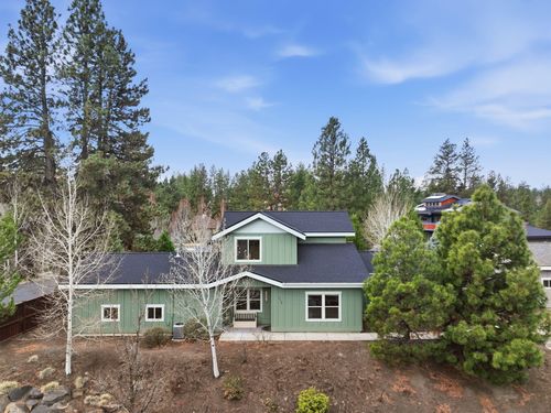 115 Nw Mt Washington Dr, Bend, OR, 97703-7358 | Card Image