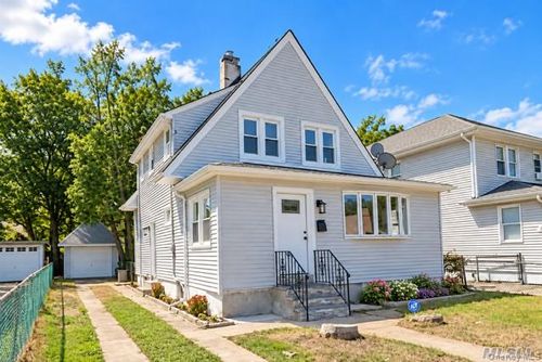 8 Frazier St, Hempstead, NY, 11550-6918 | Card Image