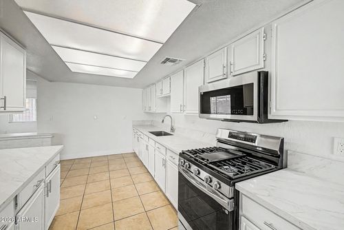 1621 N 37th Dr, Phoenix, AZ, 85009-2249 | Card Image