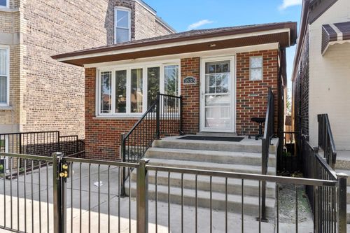 1835 W 34th St, CHICAGO, IL, 60608-6805 | Card Image