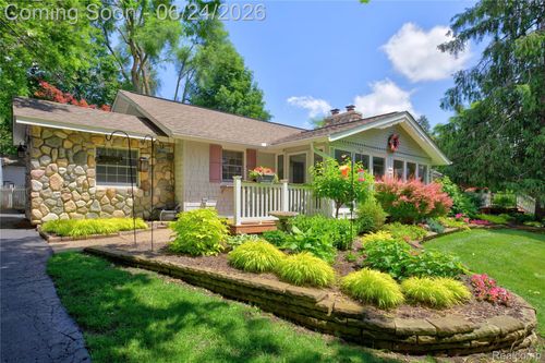 75 W Burdick St, Oxford, MI, 48371-4610 | Card Image