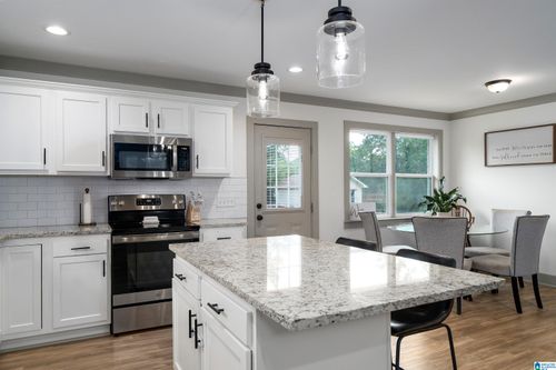 304 Mozelle Cir, GARDENDALE, AL, 35071-2351 | Card Image