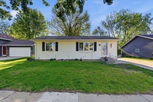 5320 Marius Dr, Cedar Falls, IA, 50613-6492 | Card Image