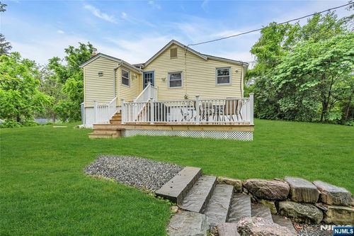 40 Kingsland Rd, Hewitt, NJ, 07421-1519 | Card Image