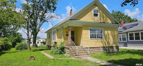 232 N James Ave, Centralia, IL, 62801-5318 | Card Image