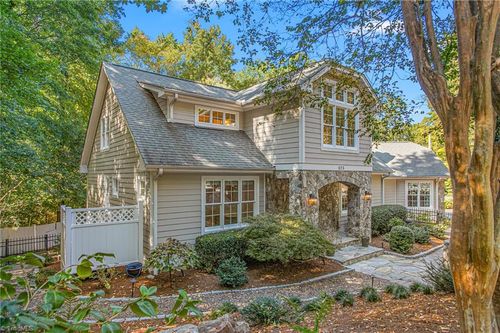 825 E Franklin St, Chapel Hill, NC, 27514-3222 | Card Image