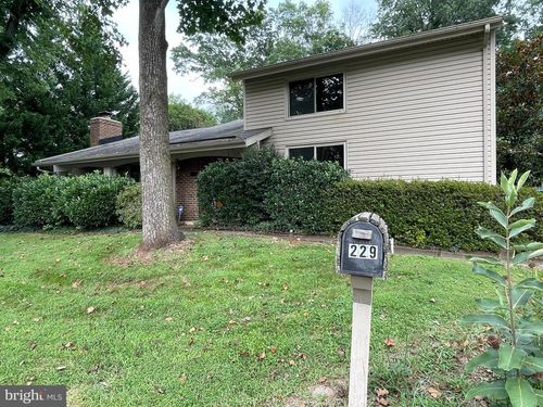 229 W Meadowland Ln, STERLING, VA, 20164-1146 | Card Image