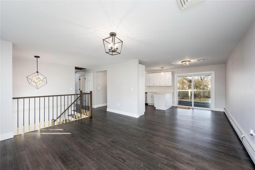 33 Whiteford Dr, Pleasant Valley, NY, 12569-7920 | Card Image