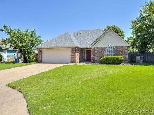 1604 Los Angeles Cir, Broken Arrow, OK, 74011-4290 | Card Image
