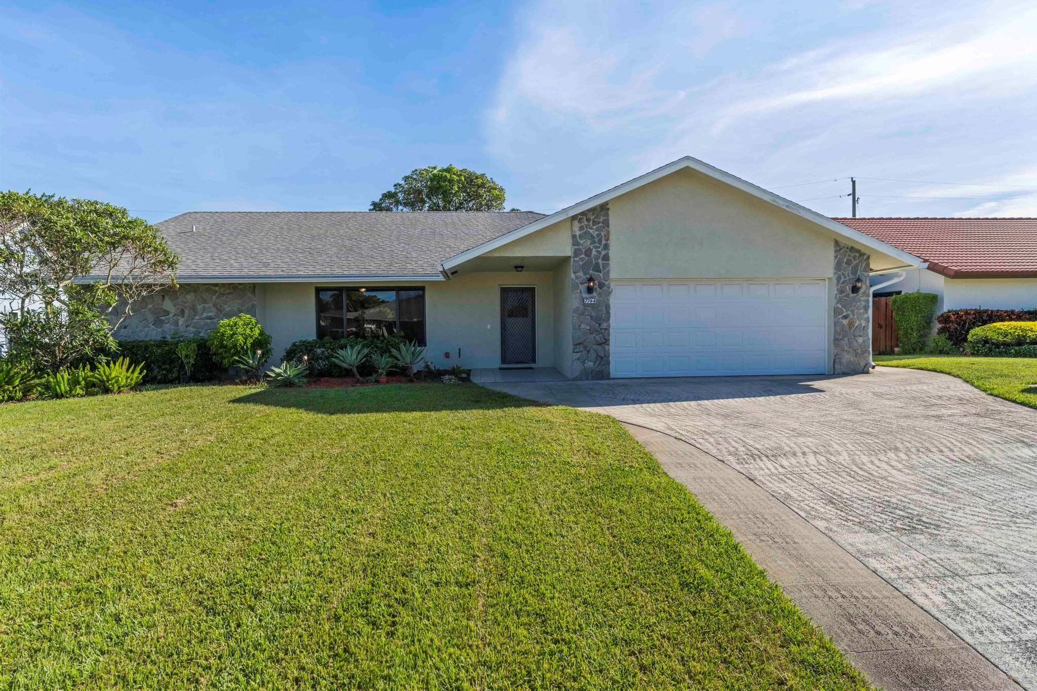 Nemec Dr, Lake Clarke Shores, FL 33406