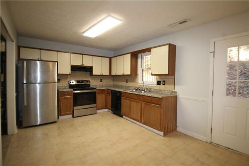 4438 Coopers Creek Dr Se, Smyrna, GA, 30082-4814 | Card Image