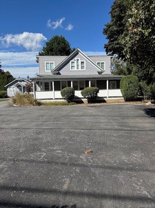 15 Henry Pl, Islip, NY, 11751-2109 | Card Image
