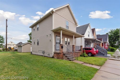 2450 Hewitt St, Hamtramck, MI, 48212-3671 | Card Image