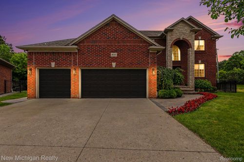 46161 S Manitou Ct, Shelby Twp, MI, 48317-4081 | Card Image