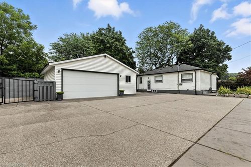 50 Grove Cres, Brantford, ON, N3R4Y6 | Card Image