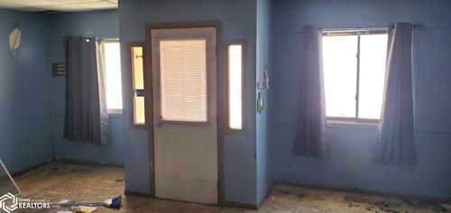 304 Isabella St, Radcliffe, IA, 50230-1102 | Card Image