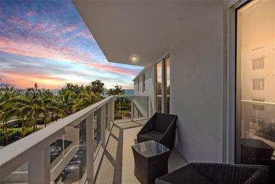 612 - 2401 Collins Ave, Condo with 1 bedrooms, 2 bathrooms and null parking in Miami Beach FL | Image 2