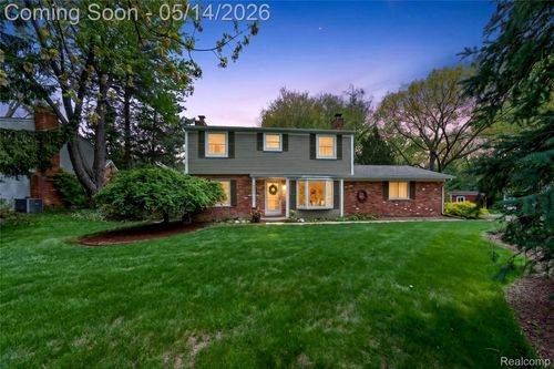 3560 Beach Rd, Troy, MI, 48084-1102 | Card Image
