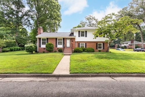 4 Royall Pl, Newport News, VA, 23606-1132 | Card Image