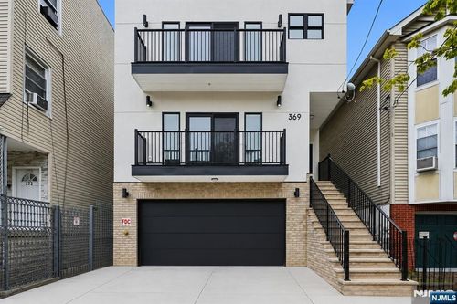 369 6th Ave W, Newark, NJ, 07107-1128 | Card Image