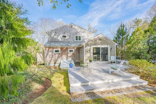374 Putnam Ave, Cotuit, MA, 02635-2815 | Card Image