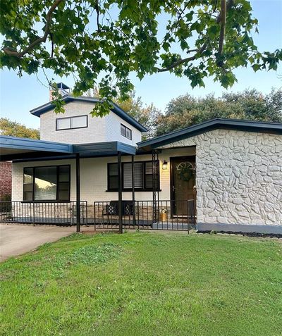 2353 Cass Street, House other with 3 bedrooms, 2 bathrooms and null parking in Fort Worth TX | Image 3