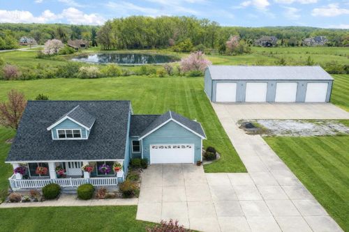 491 W Division Rd, Valparaiso, IN, 46385-9014 | Card Image