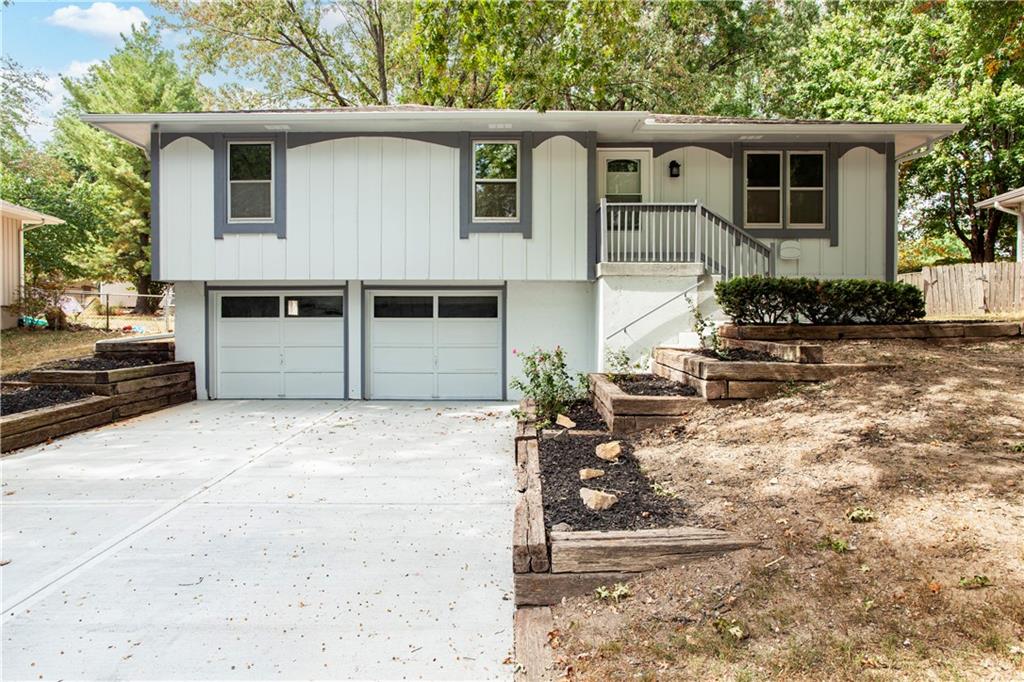 Royal St, Oak Grove, MO 64075