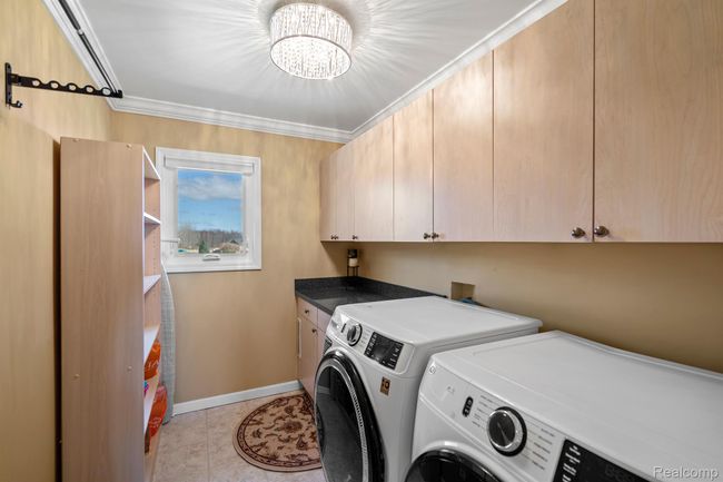 Main level laundry. | Image 20