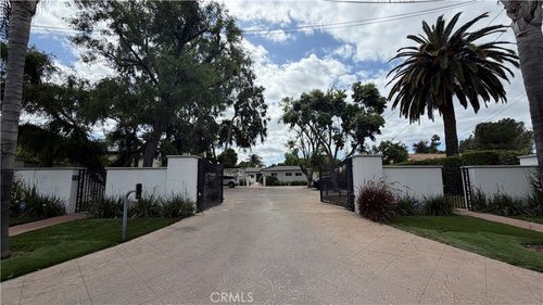 5855 Shirley Avenue, Tarzana, CA, 91356 | Card Image