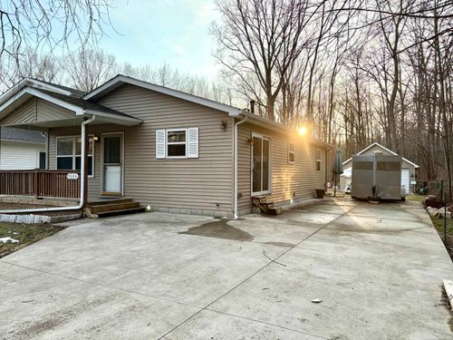 9084 Island Dr, Clay, MI, 48001-4407 | Card Image