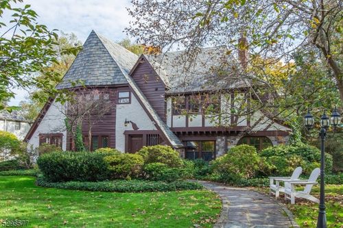 3 Greenview Way, Montclair, NJ, 07043-2531 | Card Image