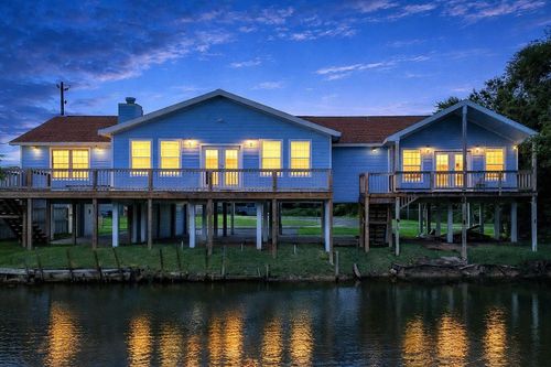 1615 Railroad Ave, San Leon, TX, 77539-6481 | Card Image