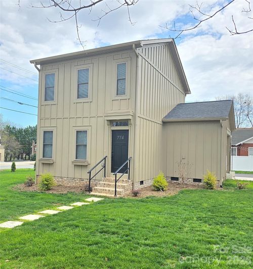 774 8th St Ne, Hickory, NC, 28601-3949 | Card Image