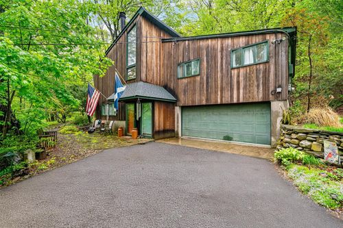 271 Mineral Springs Rd, Highland Mills, NY, 10930-6322 | Card Image