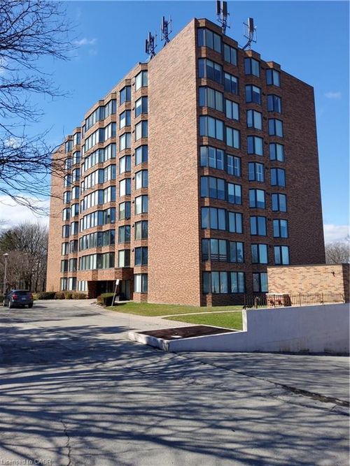 401-180 Limeridge Rd W, Hamilton, ON, L9C7H7 | Card Image